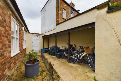 CAM01740G0-PR0221-STILL007