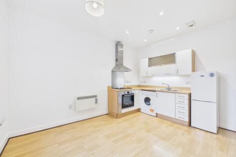 CAM03062G0-PR0212-STILL003