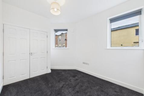 CAM03062G0-PR0212-STILL001