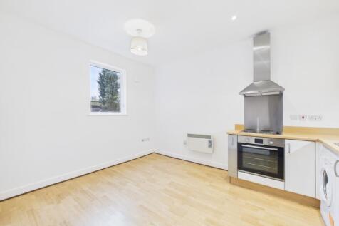 CAM03062G0-PR0212-STILL002