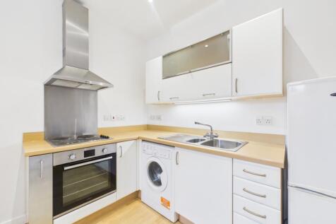 CAM03062G0-PR0212-STILL004