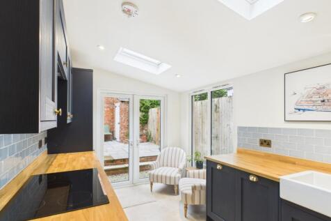 CAM01740G0-PR0445-STILL005