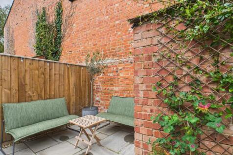 CAM01740G0-PR0445-STILL012