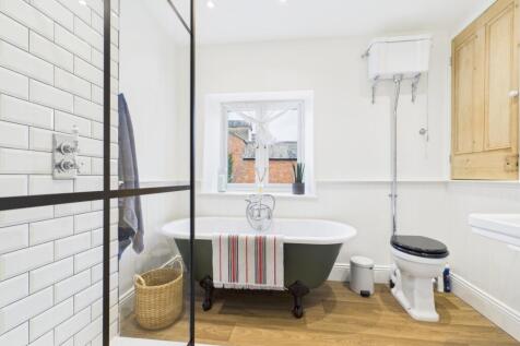 CAM01740G0-PR0445-STILL015