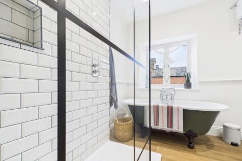 CAM01740G0-PR0445-STILL021