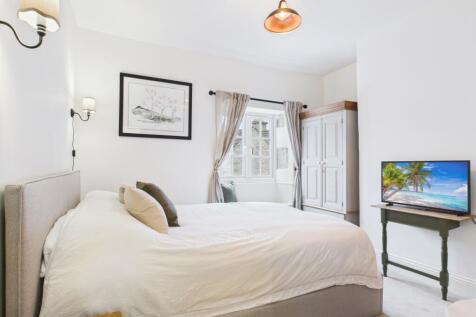 CAM01740G0-PR0445-STILL024