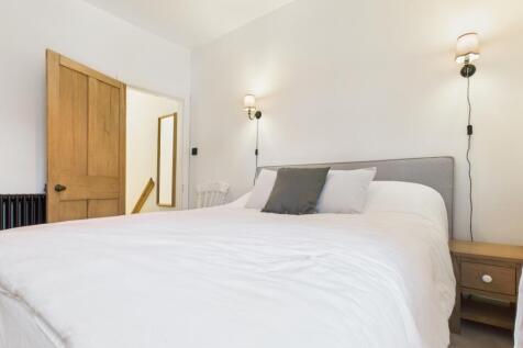 CAM01740G0-PR0445-STILL029