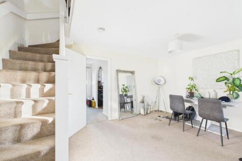 CAM01721G0-PR0108-STILL006