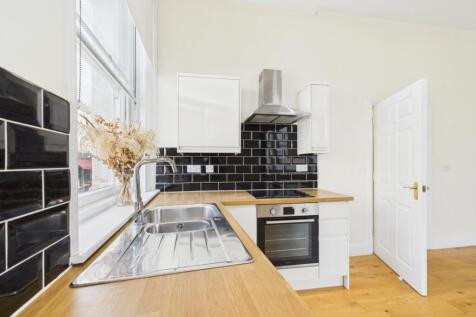 CAM01721G0-PR0104-STILL004