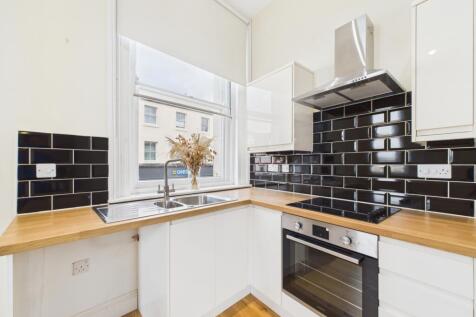 CAM01721G0-PR0104-STILL002