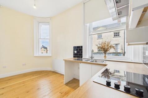 CAM01721G0-PR0104-STILL005