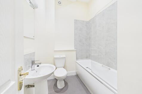 CAM01721G0-PR0104-STILL006