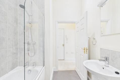 CAM01721G0-PR0104-STILL007