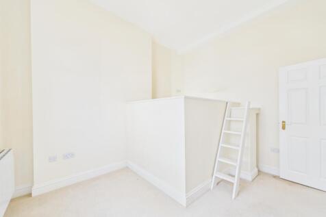 CAM01721G0-PR0104-STILL009