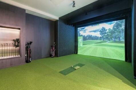 Virtual golf room.jpg