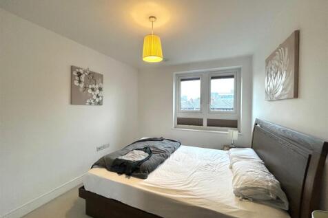 Bedroom 1.jpg