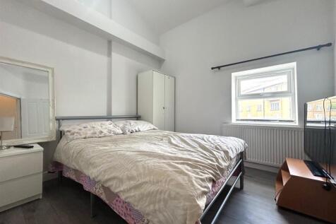 Bedroom 1.jpg