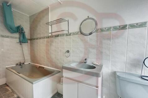 2nd bathroom.jpg