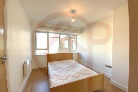 1st bedroom 1.jpg