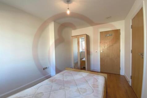 1st bedroom 2.jpg
