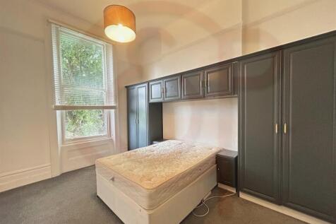 Bedroom 1.jpg