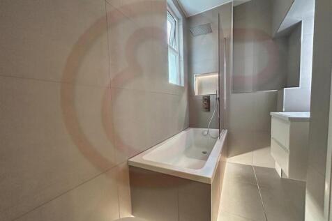 Bathroom 2.jpg