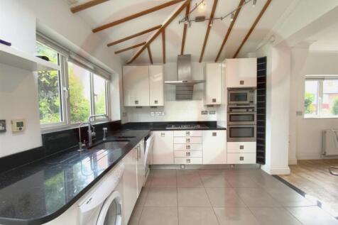 Kitchen 2.jpg