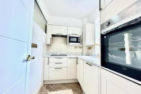 Kitchen 1.jpeg