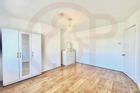 Bedroom 1-2.jpg