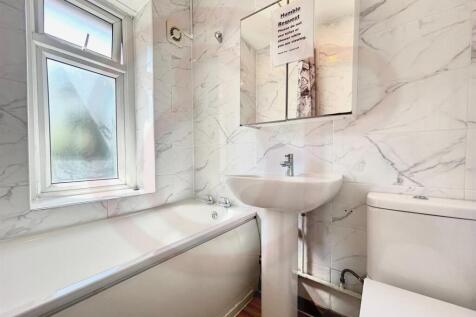 Bathroom 2.jpg