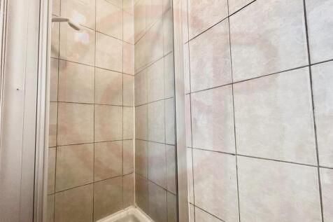 Bathroom 1-1.jpg