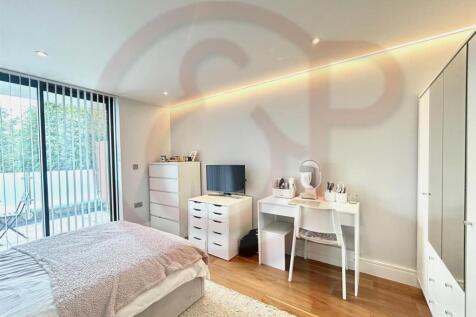 Bedroom 1-1.jpg