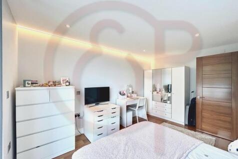 Bedroom 1-2.jpg