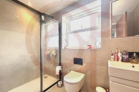 Top floor bathroom.jpg