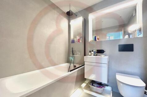 Main bathroom.jpg