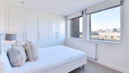 1st bedroom 2.jpg