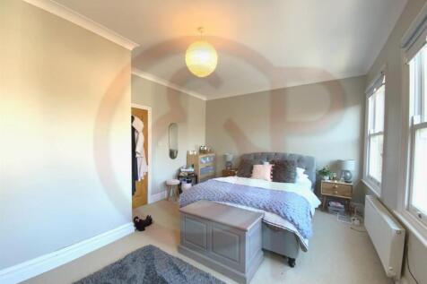 Master bedroom 2.jpg