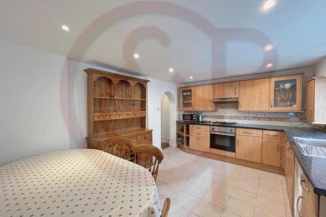 Kitchen 2.jpg