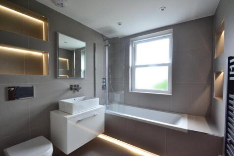 Family bathroom.jpg