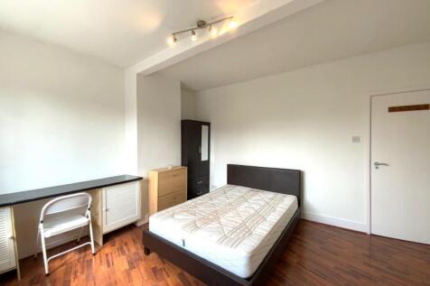 1st bedroom 1.jpg