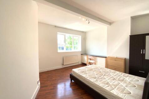 1st bedroom 2.jpg