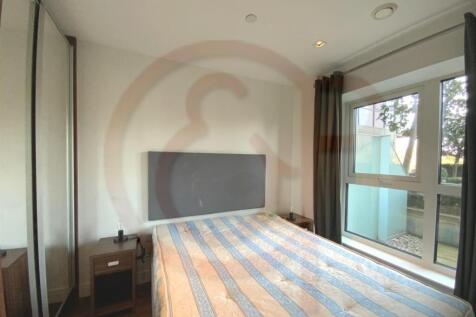 Bedroom 1.jpg