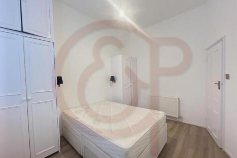 Bedroom 1.jpg