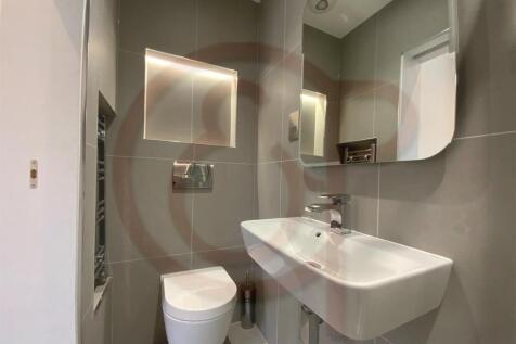 Master bathroom 1.jpg