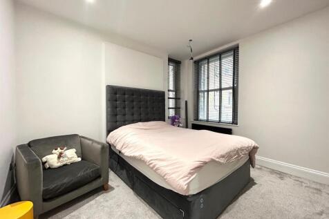 1st bedroom 2.jpg