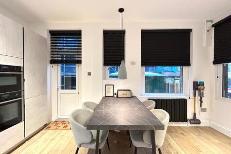 Dining kitchen 1.jpg