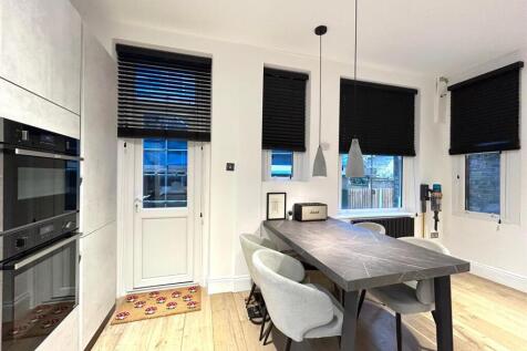 Dining kitchen 2.jpg