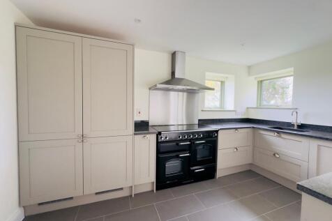 Fitted kitchen with intergrated goods