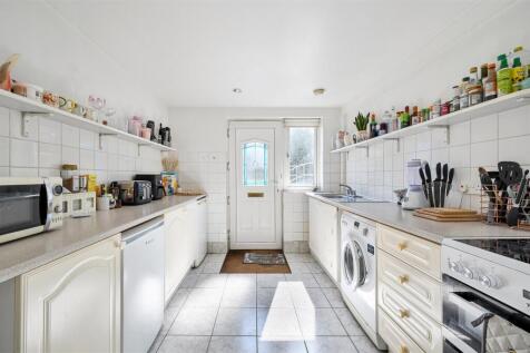 Kitchen 2.jpg