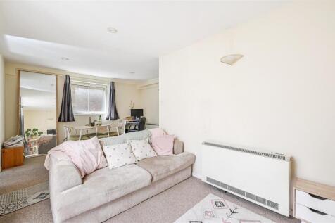 Living Dining Area 2.jpg